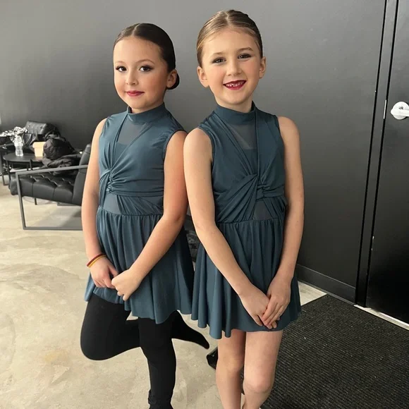 Weissman dance -showtime-Rise up-(size MC)-sage-dark teal - Picture 6 of 6